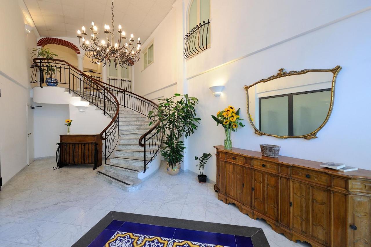 Aurora Aparthotel 3*