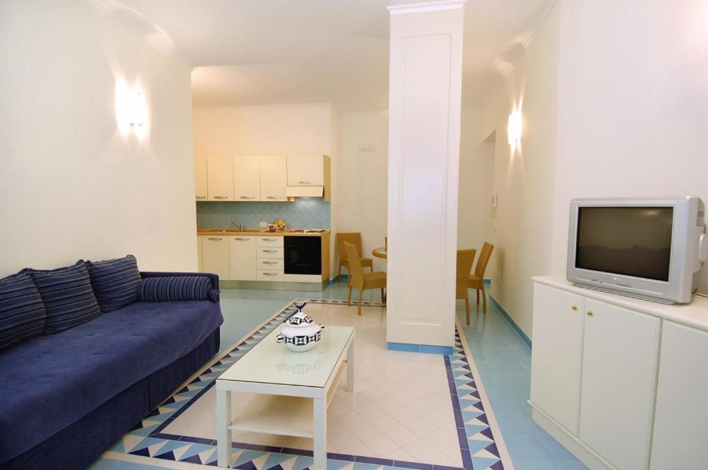 Aurora Aparthotel 3*